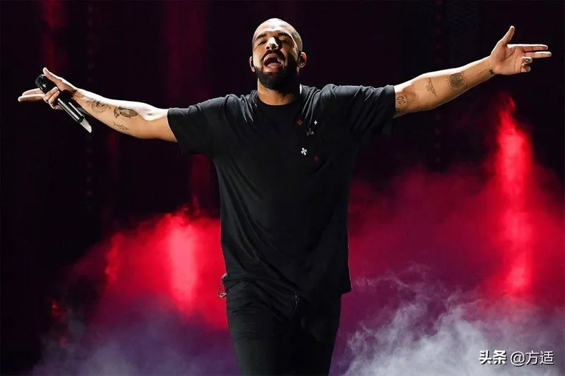 说唱歌手Drake新歌创下了海外版抖音新记录，两天获10亿点击率
