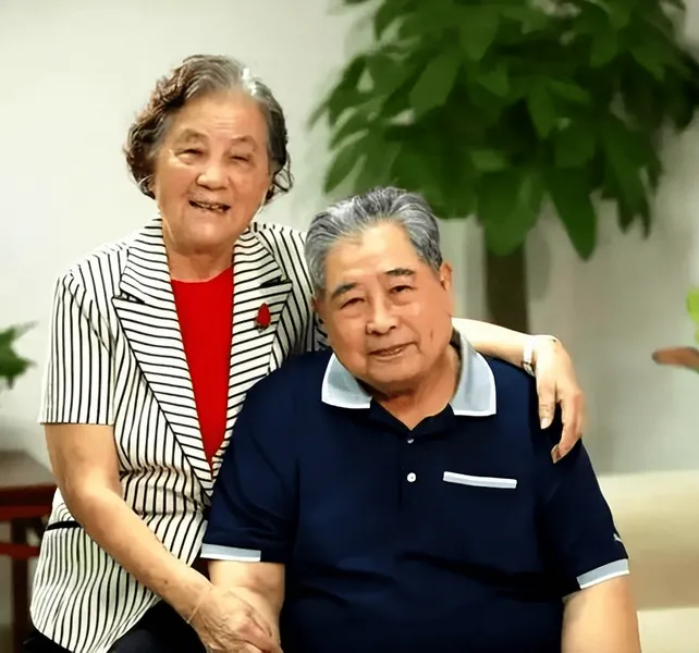 著名演员张良：与爱妻王静珠共过生死患难，他老年给妻子打工