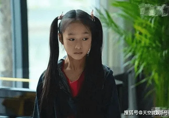 《狂飙》中小黄瑶的扮演者正在杭州读初一，六年级时就被剧组挑中！