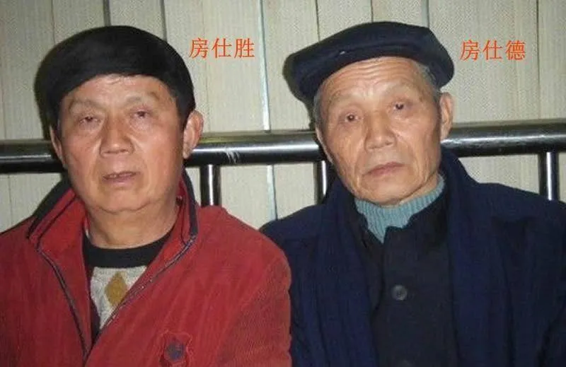 成龙同父异母的哥哥：隐藏身世58年，73岁才见成龙第一面