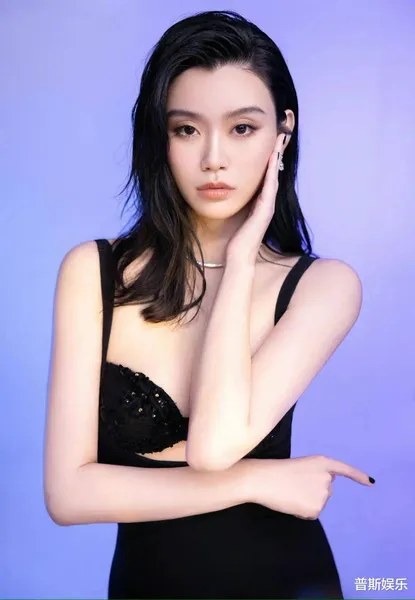 奚梦瑶父亲：女儿为爱情嫁小6岁何猷君，他带何鸿燊长孙享天伦之乐