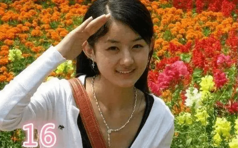2005年，赵丽颖刚出道就受邀出演《金婚》，然而没几天就惨遭劝退