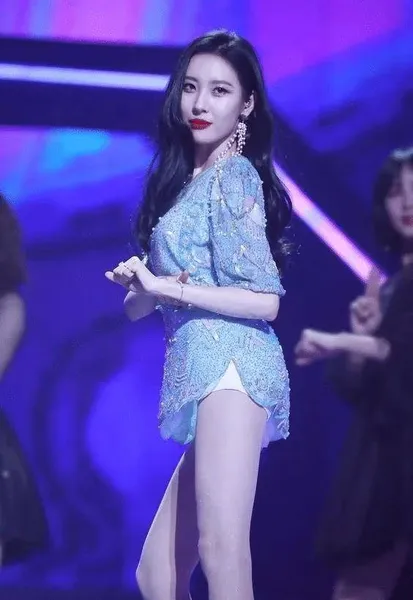 她被称为“南韩第一腿精！”，颜值高到犯规，今28岁美得不像话
