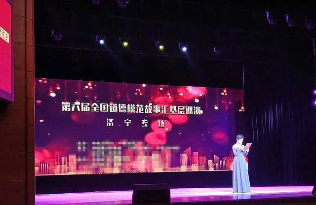 曲艺名家三线城市巡演，多是相声演员，门票不要钱，看哭不少人！