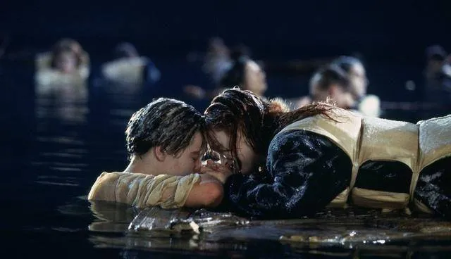 《泰坦尼克号》：以我之姓，冠你之姓，这份爱情，好像也有点自私