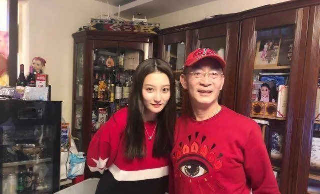 六小龄童的女儿比关晓彤还美？确实是美，可不是六小龄童的女儿！