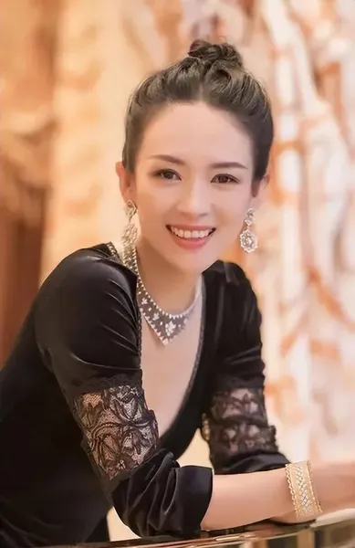 她是“中国最丑女演员”，凭什么嫁入豪门，成为阔太