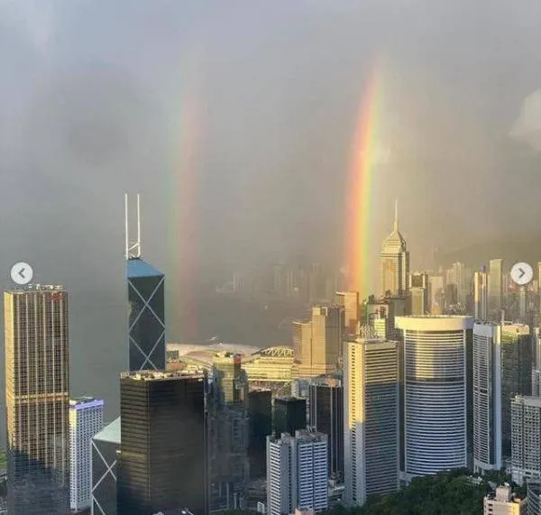 58岁“亿万富婆”关之琳，半山豪宅欣赏双彩虹，俯瞰维港无敌美景