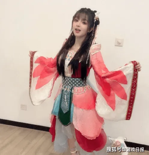 二次元狂喜！美依礼芽曝光B站周年庆后台照，还官宣了重庆演唱会