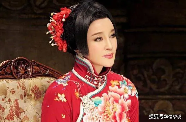 刘晓庆书法“一字千金”，被质疑在割韭菜，专家称她的字与书法不沾边