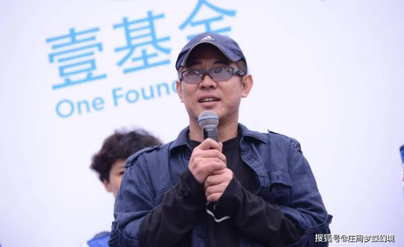 主持人曾问李连杰：您建立壹基金呼吁别人捐1元，您捐了多少钱？