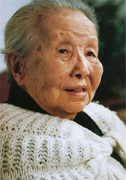 1999年冰心去世，在她墓碑上写“枉为人表”的亲孙子吴山，后如何