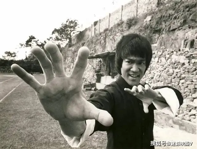 46年前，碰瓷李小龙的山寨雷片，9位功夫高手参演，林正英跑龙套