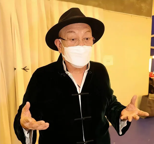 原创73岁TVB老戏骨颜国梁近照曝光，因患病瘦成皮包骨，撑病躯赚外快