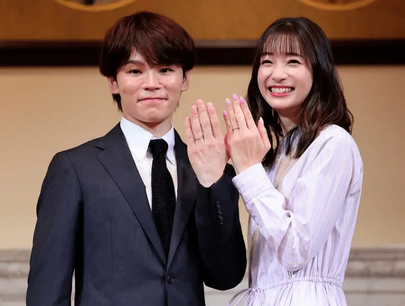 继苍井优后，又有日本人气女星开记者会官宣结婚！恭喜！