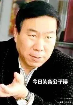 他是张艺谋的死对头，戳着赵本山的额头大骂，发誓不与周润发合作