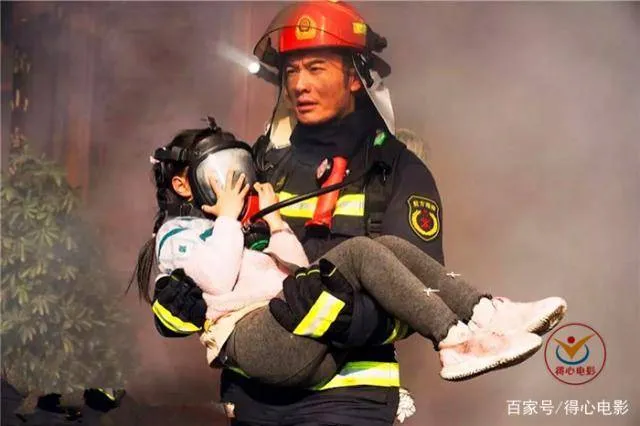 向消防员致敬的电影，《烈火英雄》催泪十足，黄晓明把英雄演活了