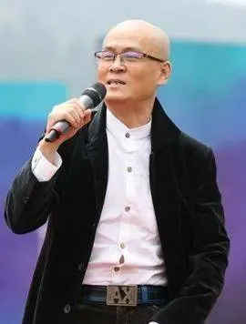 彭波留李进同款光头被泡菜哥撞见，娱乐圈都有哪些演员歌手是光头