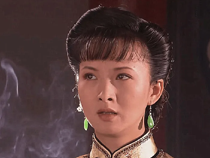 大宅门：杨九红出身窑姐，毕竟是主子，为何香秀敢对她不敬呢？
