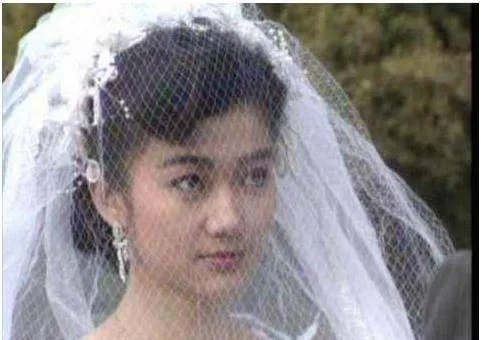 27年前“琼女郎”王玉玲与男友双双坠入活火山海域身亡，年仅29岁