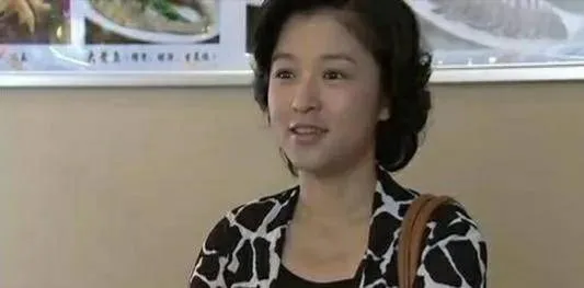 她来自北京人艺，演过“韩春燕”和“娄晓娥”，爱话剧胜过影视剧