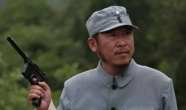 2012年39岁演员高昌昊，拍戏时从驴背上摔下来，40天后离去