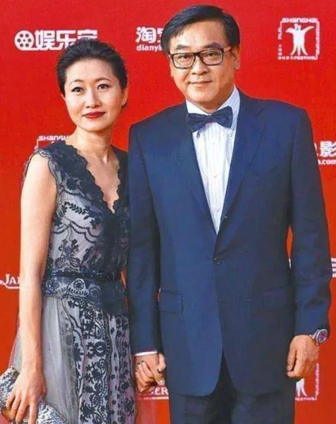 薄情的尔冬升：与妻子相约丁克，却与情人生孩子，亿万家产给女儿