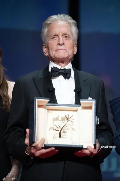 迈克尔·道格拉斯获戛纳“荣誉金棕榈”终身成就奖