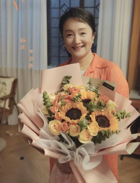 “上海妈妈”专业户杨昆：穿花穿素都优雅，看不出是60岁的人