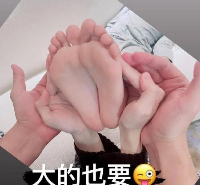 周杰伦晒三胎女儿正面照，刘畊宏接下来会怎么做呢