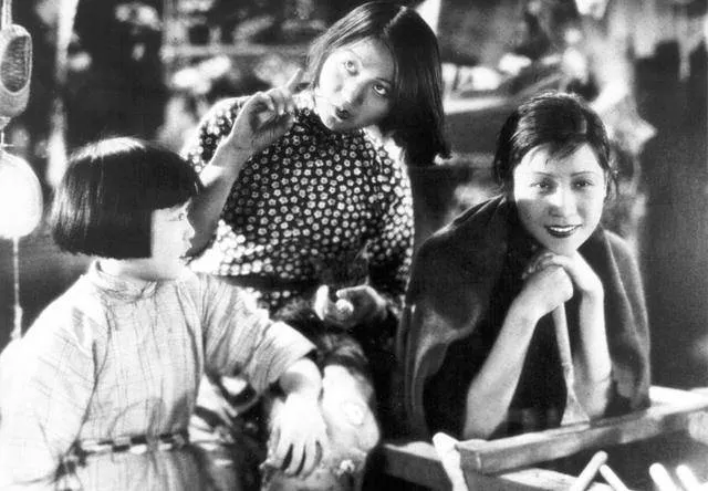1933年，阮玲玉主演的电影《小玩意》，现在看依然震撼人心