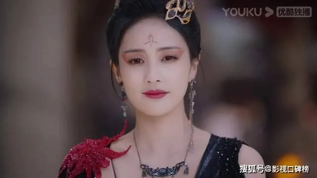 同样是恶女屠族，《长月烬明》白鹿为什么没有陈都灵的好评多？