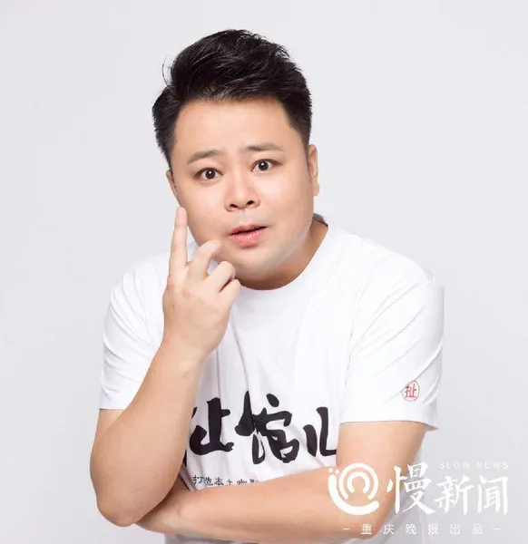 这位婚庆公司老板是重庆最早说脱口秀的人 他说，不会讲段子的胖子不是好老板
