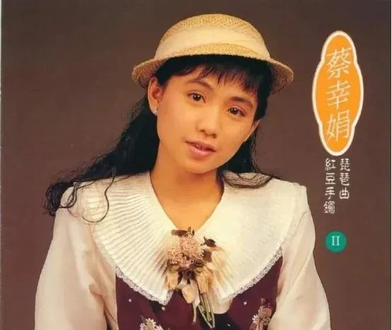 她是台湾最会唱歌的歌手之一却无天后之名，最是风情“中国娃娃”