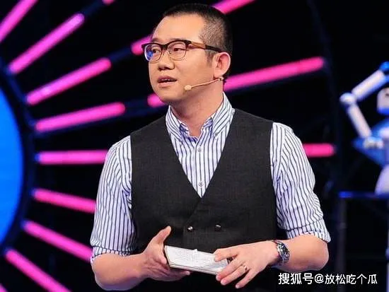 他被誉为中国首席情感导师，因不雅行为退出主持界，如今怎样了？