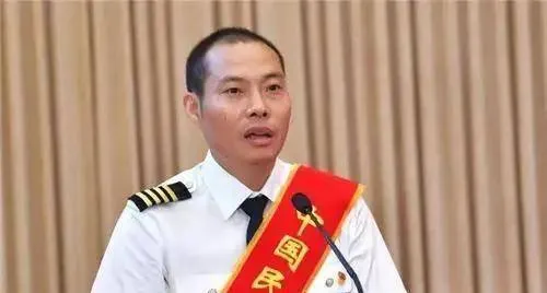 英雄机长刘传健获全国优秀共产党员，他究竟是个怎样的人物？