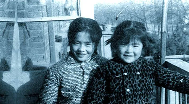 她和妹妹田岷是“影坛姐妹花”，曾出演《乳燕飞》，前夫是尤小刚