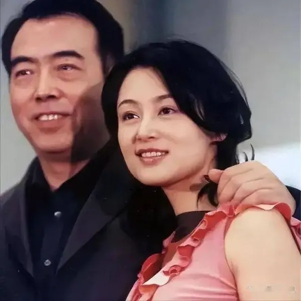 陈凯歌倪萍同居8年，肚子没动静，结果陈红一击命中成了陈太太！