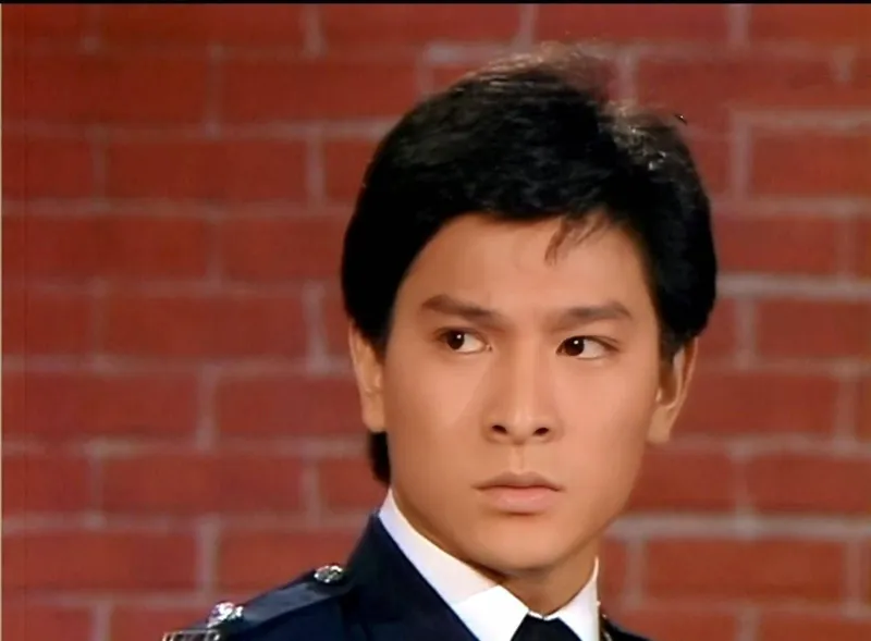 《猎鹰》：1982年的刘德华演幼，梁朝伟演配角，周星驰演角色