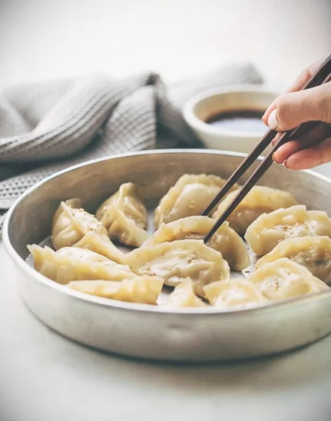 速冻饺子是不是飘起来就熟了，冻饺煮几分钟能熟