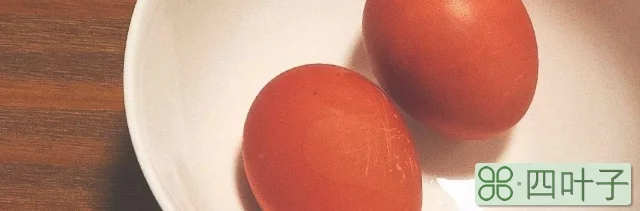 鸡蛋的蛋黄是红色的原因(鸡蛋的蛋黄是红色的是什么原因)